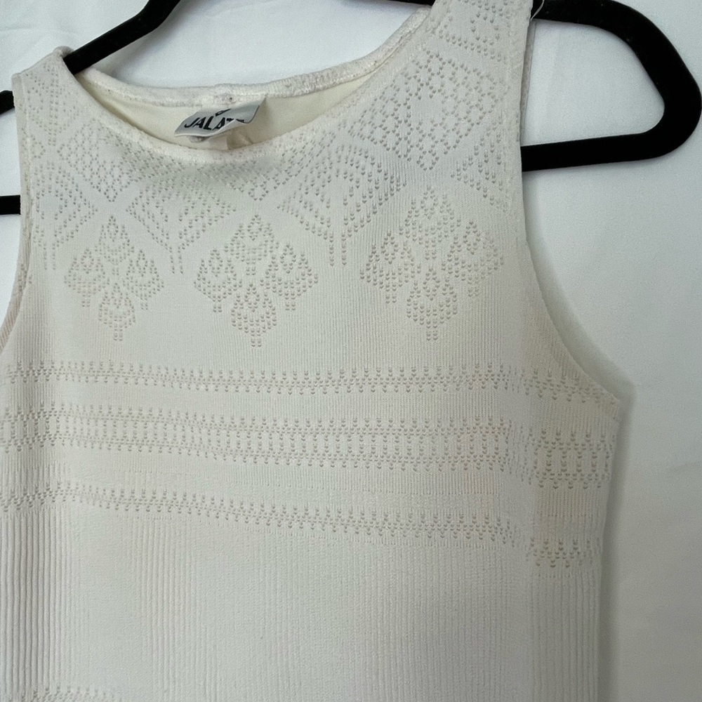Jalate Elegant White Sleeveless Dress​​​​​ - Picture 2 of 9